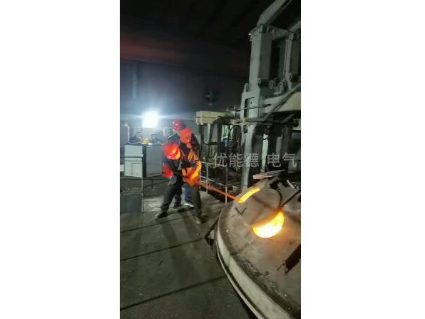 電弧爐冶煉現場視頻