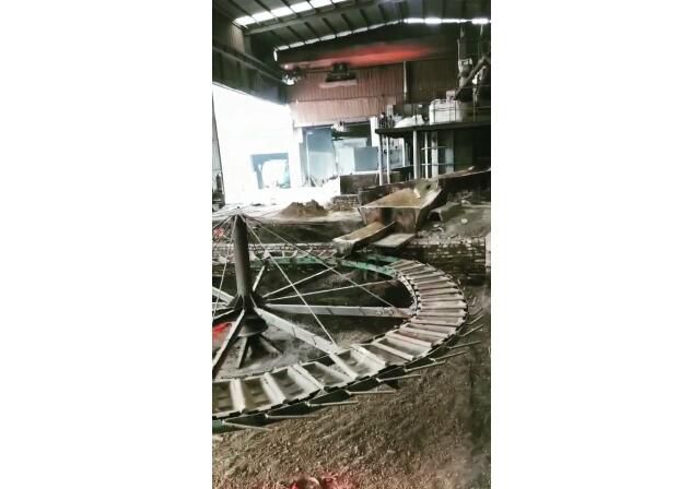 3OOOKVA砂輪灰鎳鉻合金回收冶煉現場