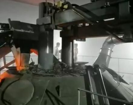 電弧爐冶煉現場視頻